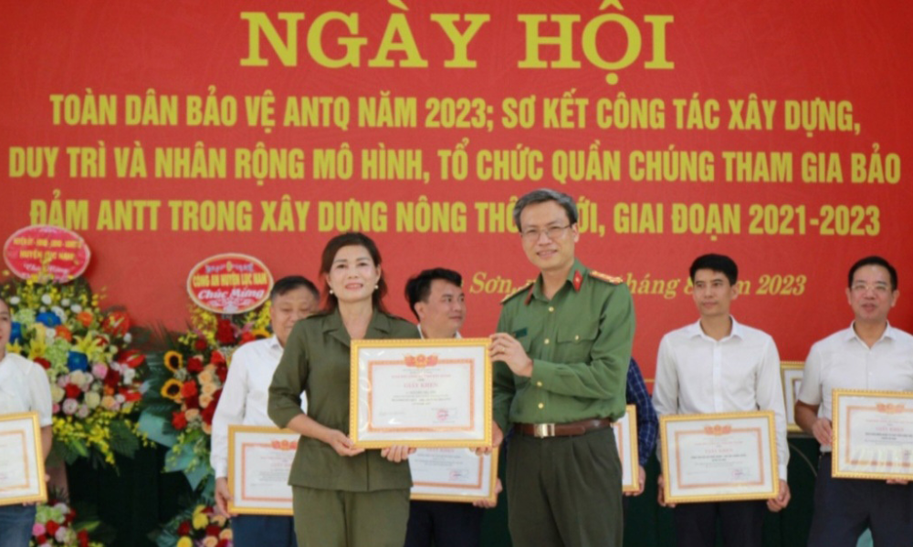 Vào Đảng ở tuổi 60